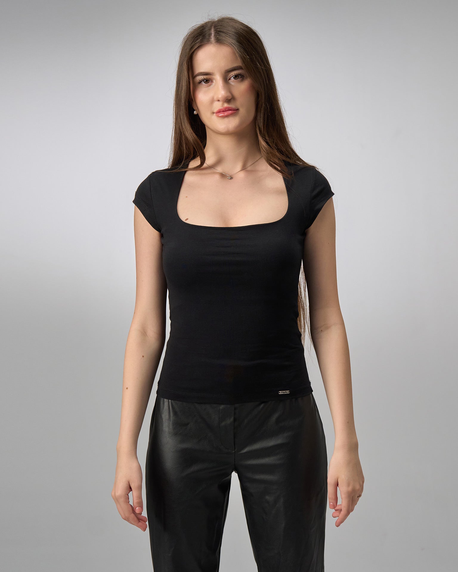 COTTON C-SQUARE NECK-BLACK