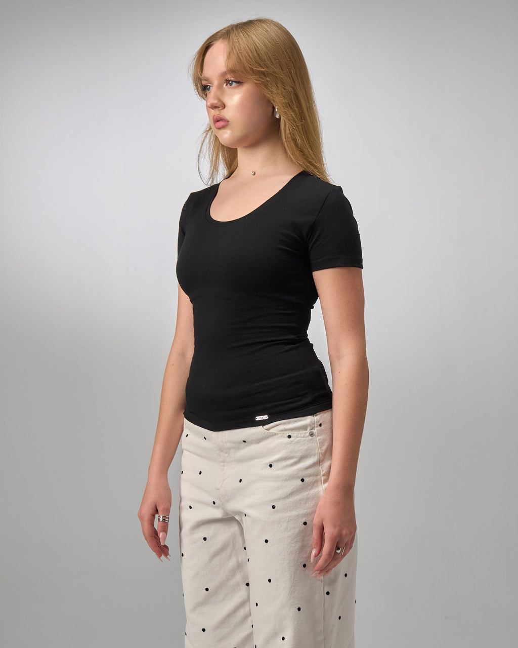COTTON U-SHAPED NECK -  BLACK
