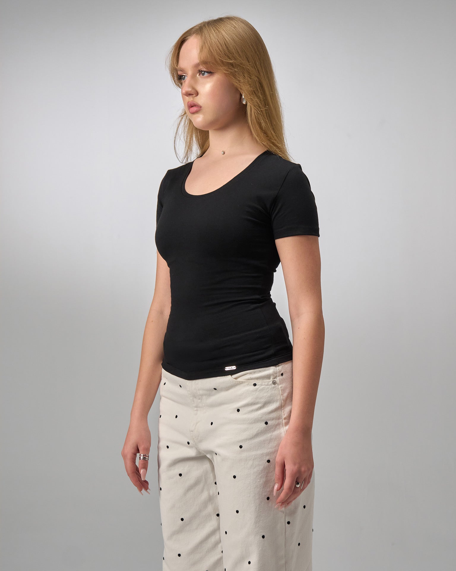COTTON U-SHAPED NECK -  BLACK