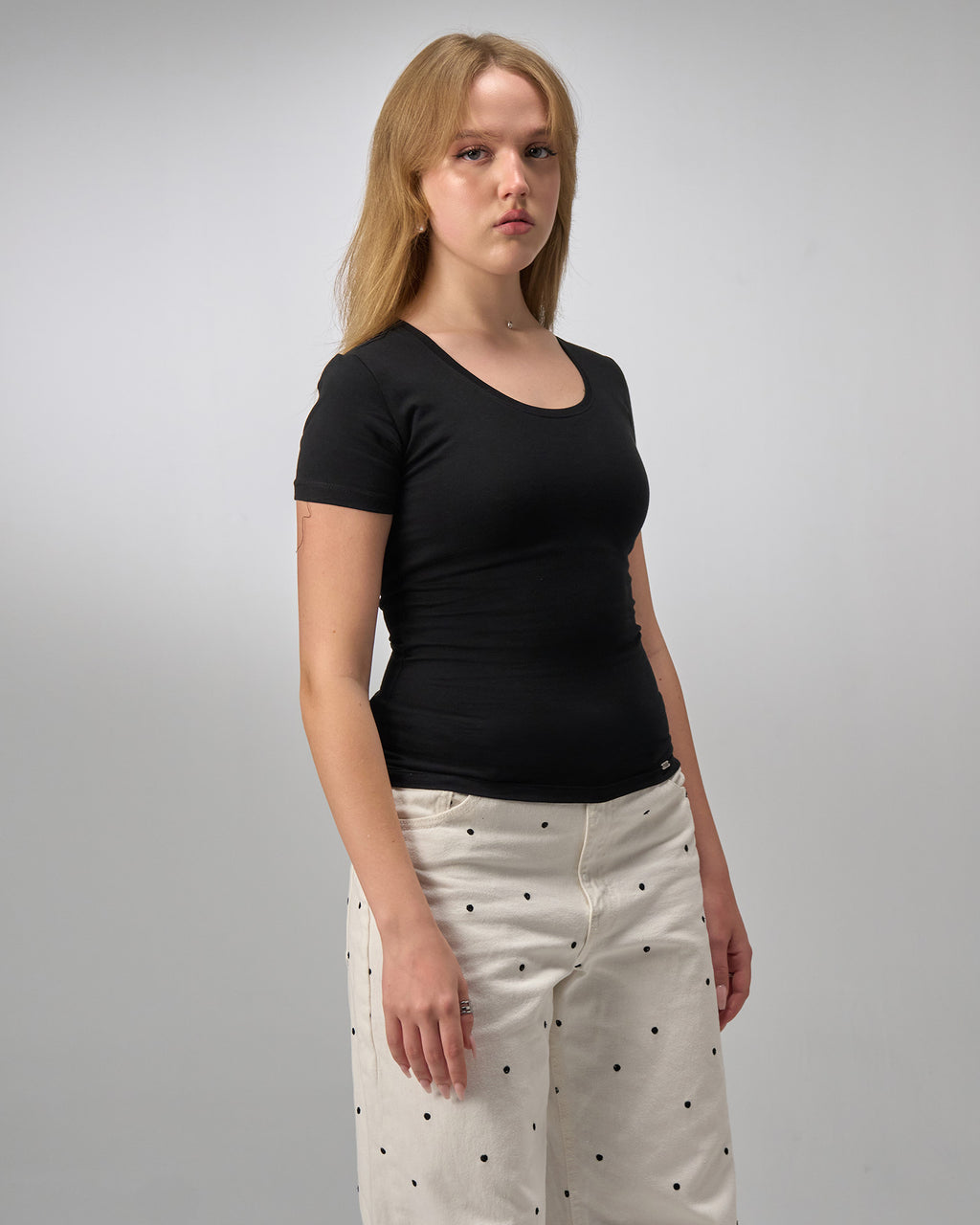 COTTON U-SHAPED NECK -  BLACK