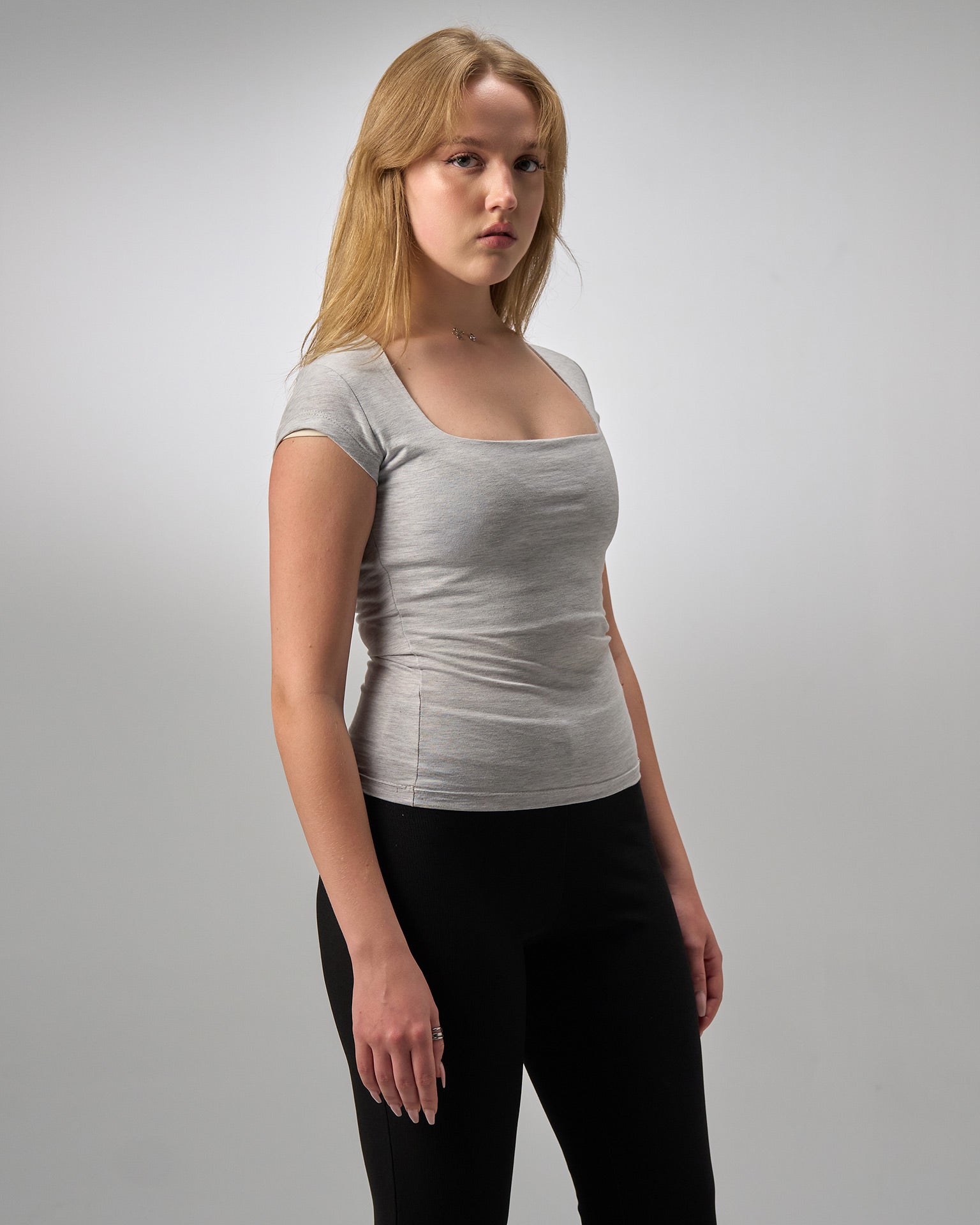 COTTON C-SQUARE NECK- LIGHT GRAY