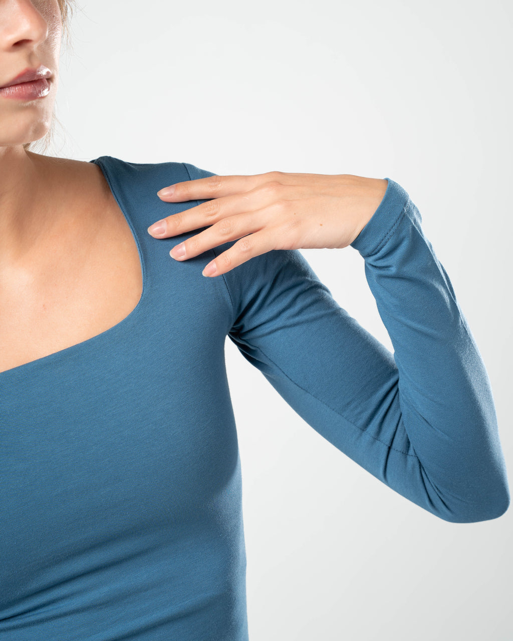 COTTON SQUARE NECK LONG SLEEVE